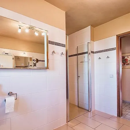 4 Sterne Mit 4 Schlafzimmern By Interhome 펜션 Mensfelden